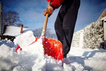 Winterdienst - wir machen Ihre Außenanlagen frei von Schnee